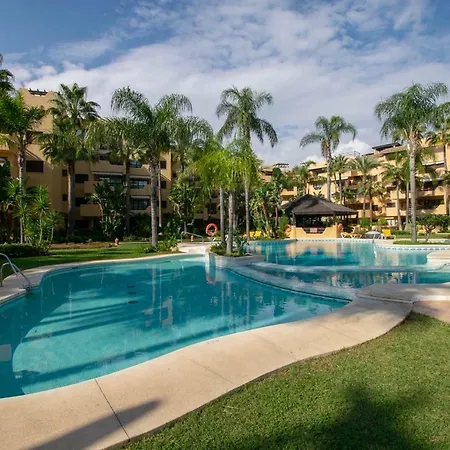 Апартаменты Bellavista Marbella - Stunning Beachside Luxury Penthouse Эстепона